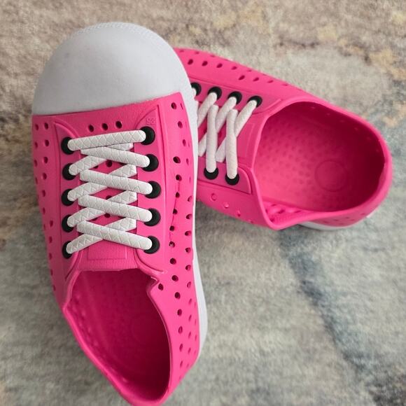 Size 8 Girls Pink Sandals Sneakers Swim Anti-Slip Breathable Lightweight Slip-on - Picture 4 of 4